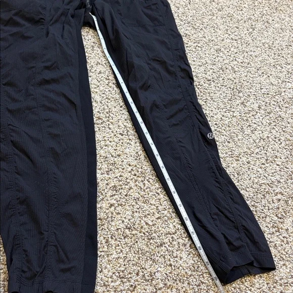 Lululemon Street to Studio Black Size 6 Women's Pants - Picture 5 of 9